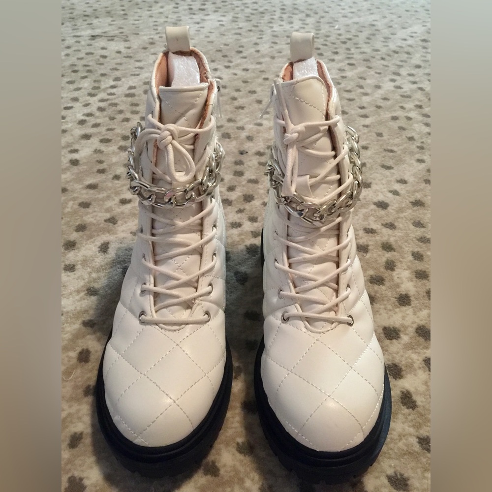 NIB CC CHASE & CHLOE 6.5 7 Chain Trim Quilted Combat Boots LaceUp Lug Sole White - Picture 10 of 14